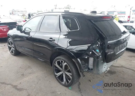 2024 Volvo Xc60 Recharge Plug-In Hybrid T8 Ultimate Dark Theme z USA, uszkodzony, nr VIN YV4H60DM3R1944927